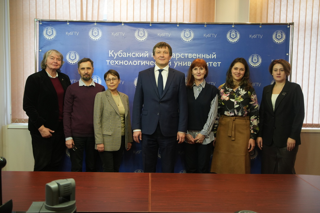As part of the implementation of performance indicators for the project &quot;Mirror Laboratories&quot;, a business trip of members of the working group of the staff of the Center for Sociocultural Research took place